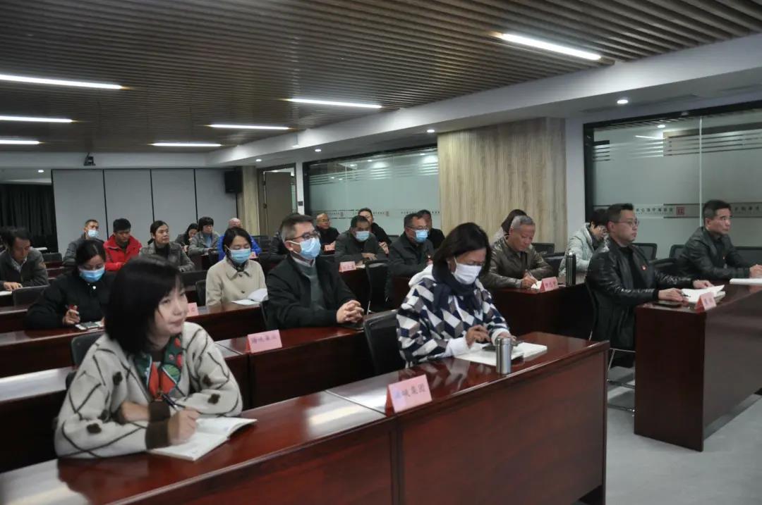 嚴(yán)桂忠向(xiang)黨員幹(gan)部宣講(jiǎng)省第十(shi)一次黨(dǎng)代會精(jing)神