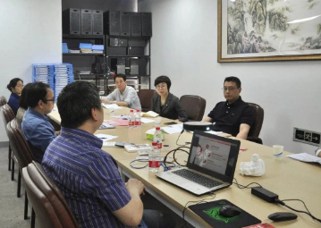 印務(wu)集團董事長黃(huang)翔一行到福建(jiàn)恒源光電技術(shù)有限公司調研(yán)數字經濟工作(zuò)