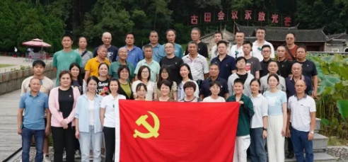 追尋(xún)紅色足(zú)迹，赓續(xù)精神血(xuè)脈