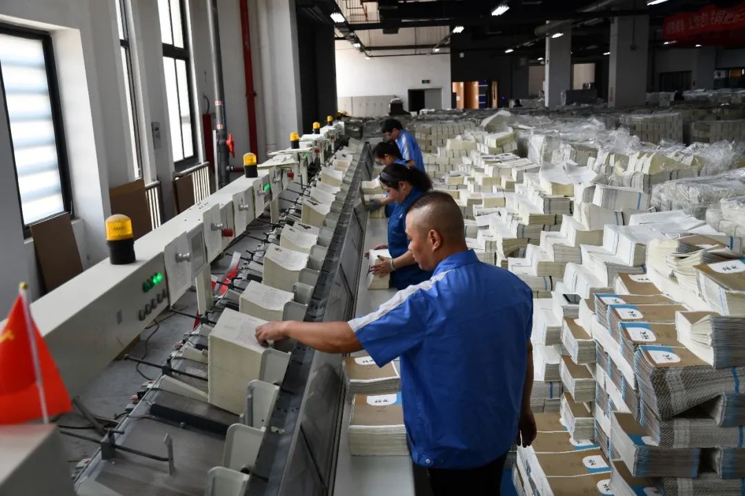 恪(kè)盡職守(shou)诠釋擔(dan)當作爲(wei) 衆志成(chéng)城隻爲(wèi)“課前到(dao)書”